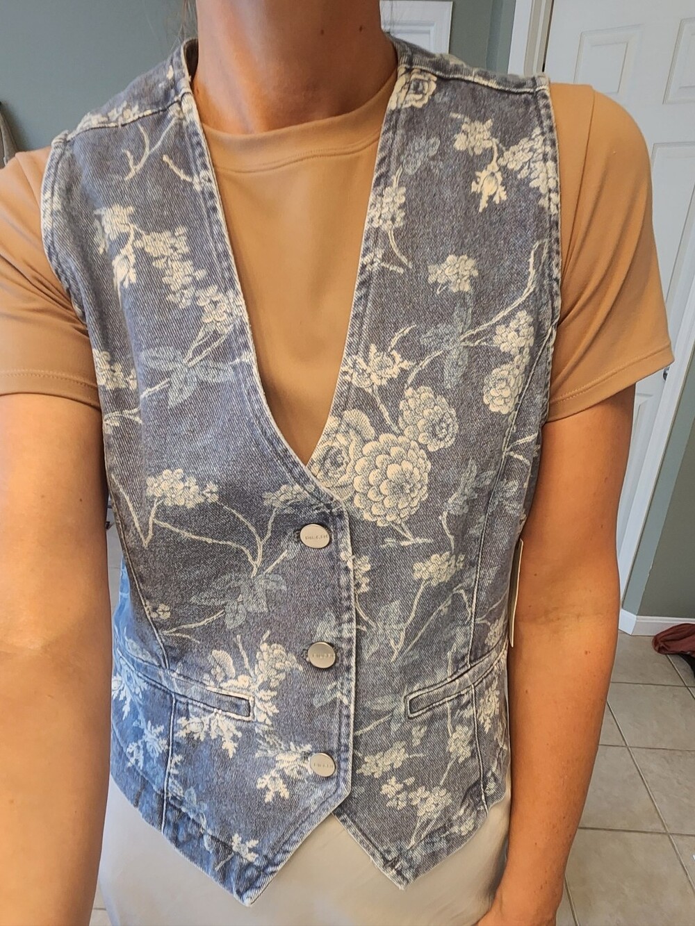 Anthropologie 100% Cotton Floral Denim Vest Size M Nwt Stunning